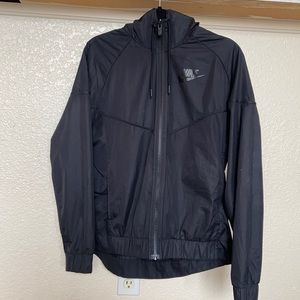 NIKE BLACK WINDBREAKER